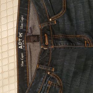Size 8 apt 9 jean capri's